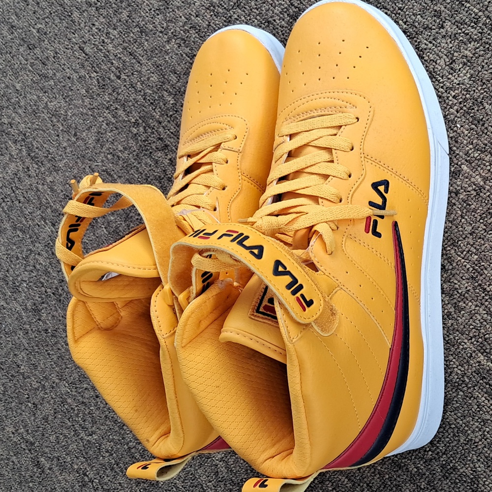 Shoes - Picture 2 of 4